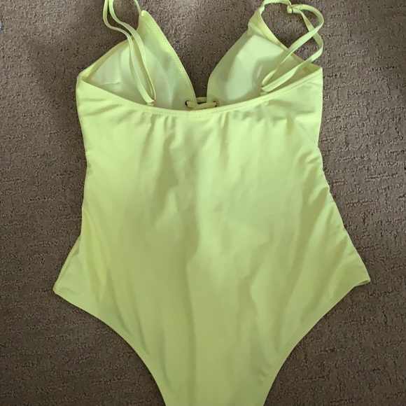 One piece swim suit - Picture 4 of 4